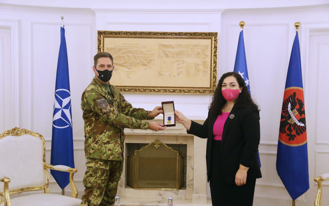 Osmani dekoron me medaljen presidenciale ushtarake, Michelle Rissi