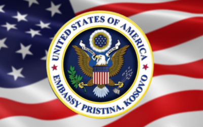 Ambasada Amerikane në Prishtinë dënon sulmet e vazhdueshme ndaj gazetarëve në veri të Kosovës