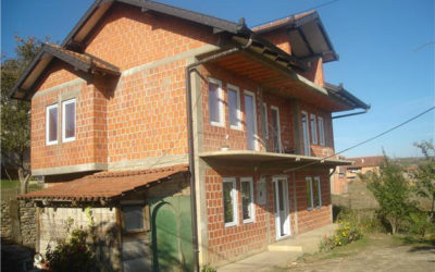 Shumë shtëpi të ndërtuara për të kthyerit në komunën e Klinës qëndrojnë të shkreta