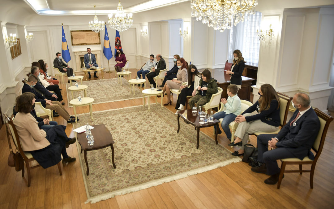 Krerët institucional pritën në takim udhëheqësit e Shoqatave të Autizmit