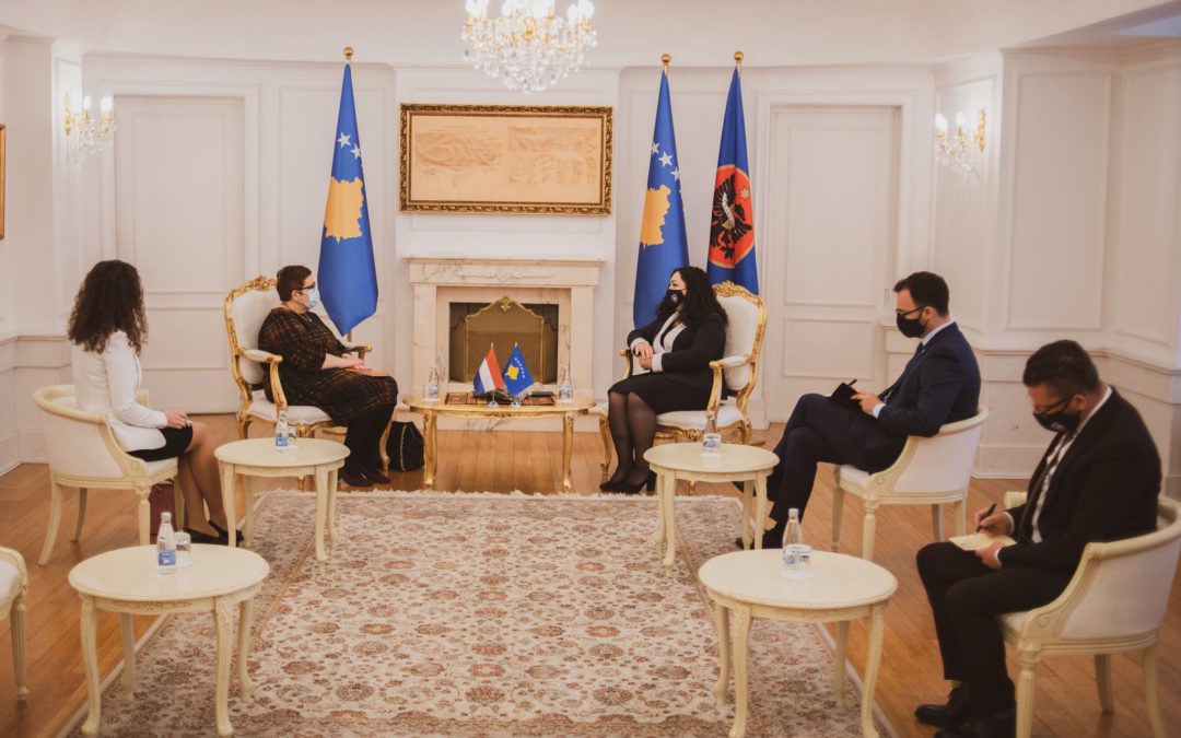 Osmani- Lobezzo: Në Kosovë nuk mund të ketë prioritet dialogu përpara sigurimit të vaksinave