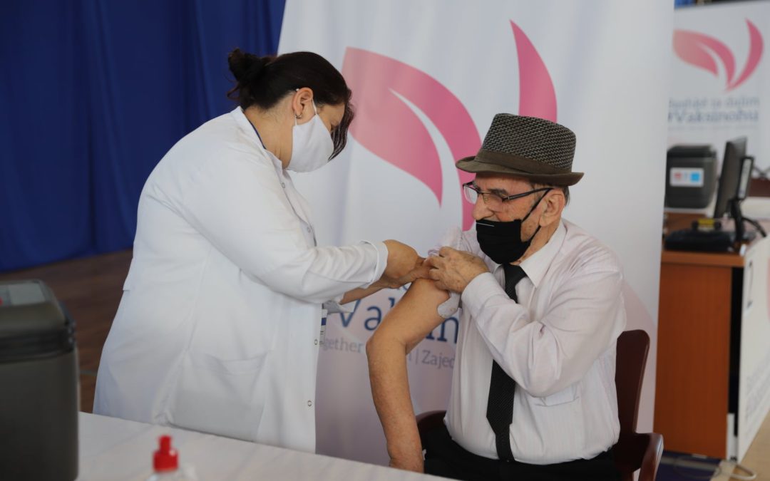 Fillon vaksinimi i qytetarëve të grupmoshës mbi 80 vjeçe