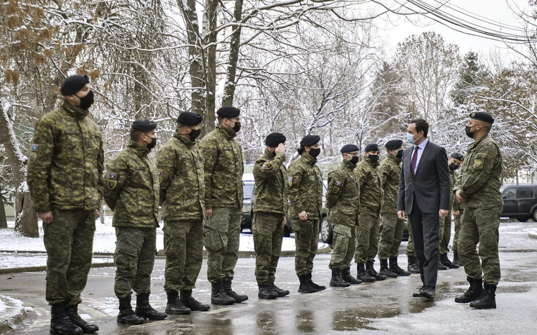 Kryeministri Kurti: Qeveria e Kosovës e merr me shumë përkushtim modernizimin e Ushtrisë si në pajisje dhe armatim