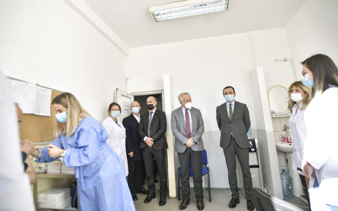 Kurti dhe Latifi: Sa më shumë të respektohen masat në fuqi, aq më lehtë do ta kalojmë valën e re të infektimeve