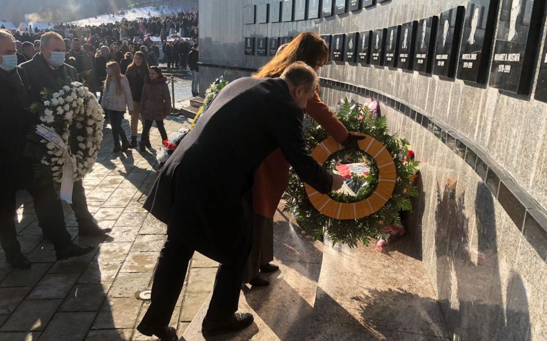 PDK: Kosova kërkon dhe do të kërkojë drejtësi deri në pafundësi, Lavdi martirëve të Reçakut