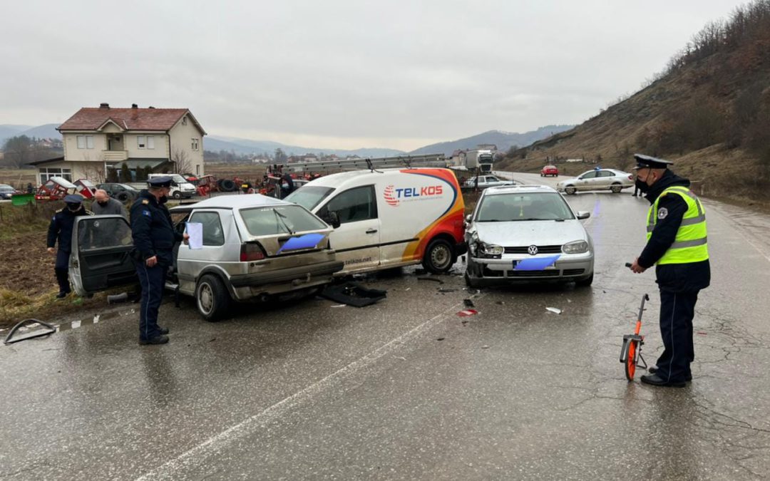 Policia: Vdesin dy persona në aksident trafiku