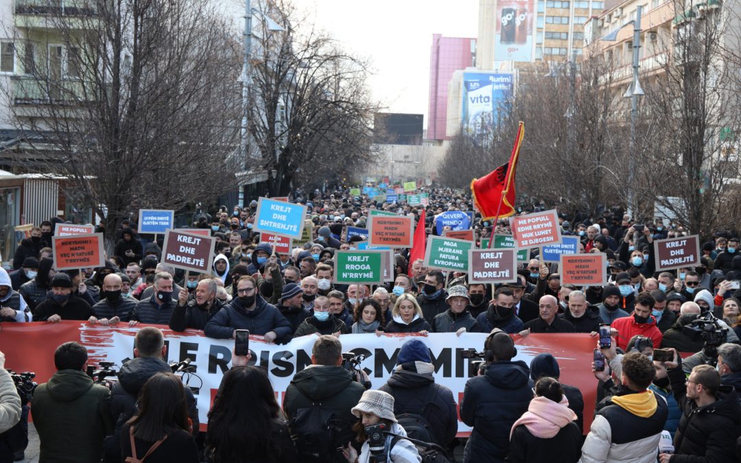 PSD organizoi protestë për të kundërshtuar shtrenjtimin e rrymës