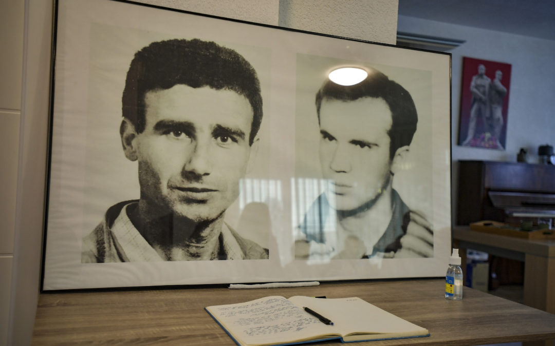 Në 38- vjetorin e rënies, kryeministri Kurti viziton familjet e Rexhep Malës dhe Nuhi Berishës