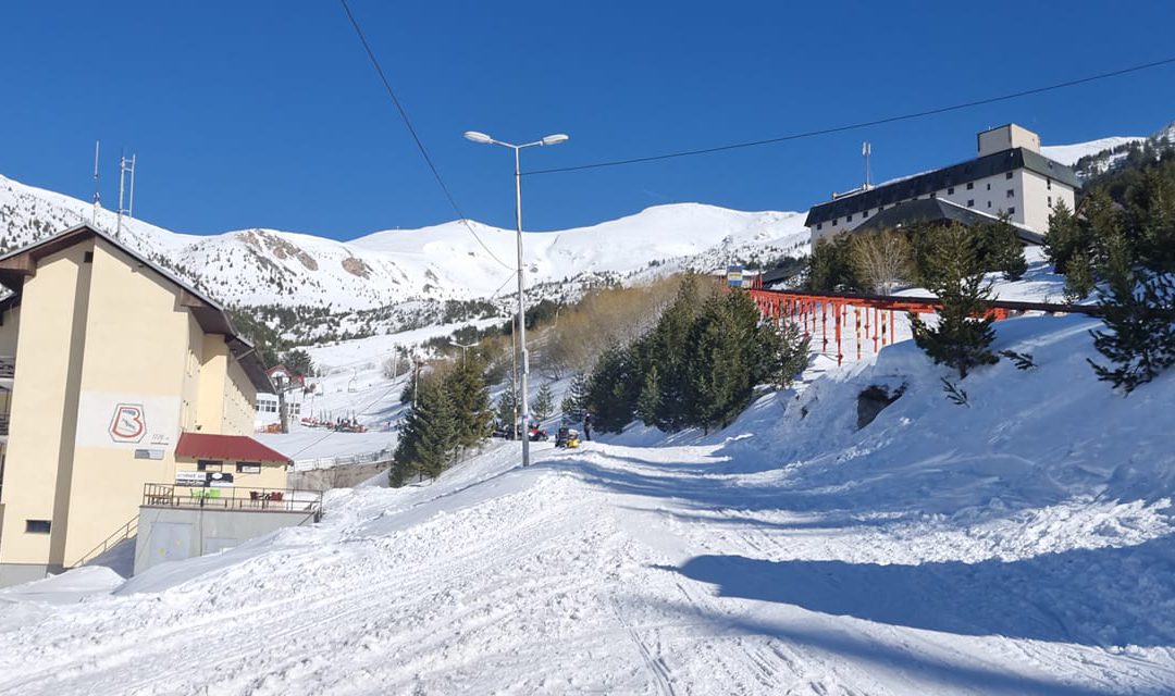 Policia: Qendra e Skijimit në Brezovicë mbyllet sot për vizitor, shkak rreziku i ndonjë ortek bore