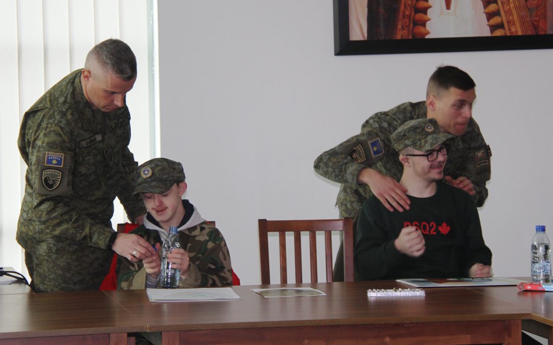 Fëmijët e qendrës Down Syndrome Kosova realizuan aktivitete me ushtarakët e FSK-së