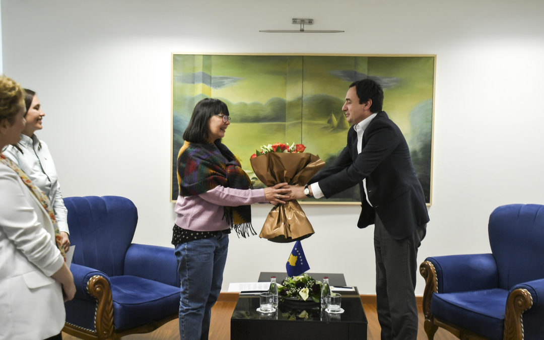 Kryeministri Kurti mirëpret gazetaren e parë ukrainase të strehuar në Kosovë