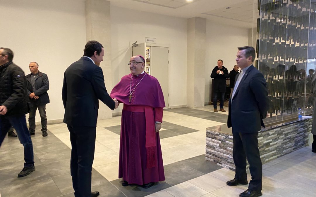 Kryeministri Kurti mori pjesë në pritjen për festën e Pashkëve katolike