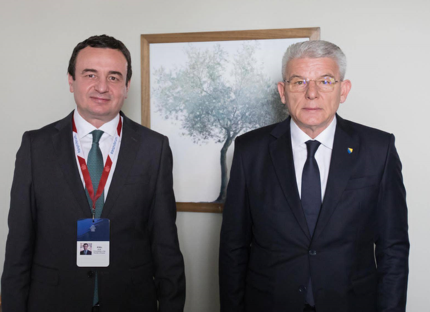 Kurti takon Džaferović, diskutojnë për situatën politike dhe të sigurisë së rajonit