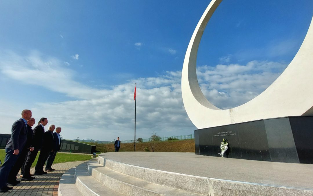 Kurti bëri homazhe te Kompleksi Memorial në Marinë, në 23-vjetorin e rënies heroike të Ilaz Kodrës