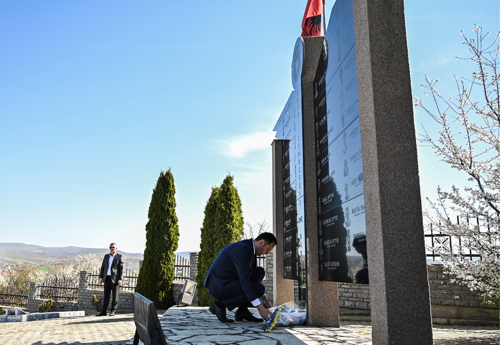 Konjufca nderon të rënët në Sllovi: Pa gjakun e tyre nuk do të vinte liria