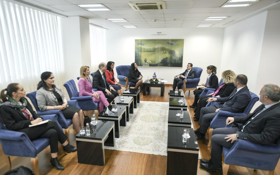 Kurti vlerëson procesin e njohjes së statusit të viktimave të dhunës gjatë luftës dhe të ardhmen e të mbijetuarve