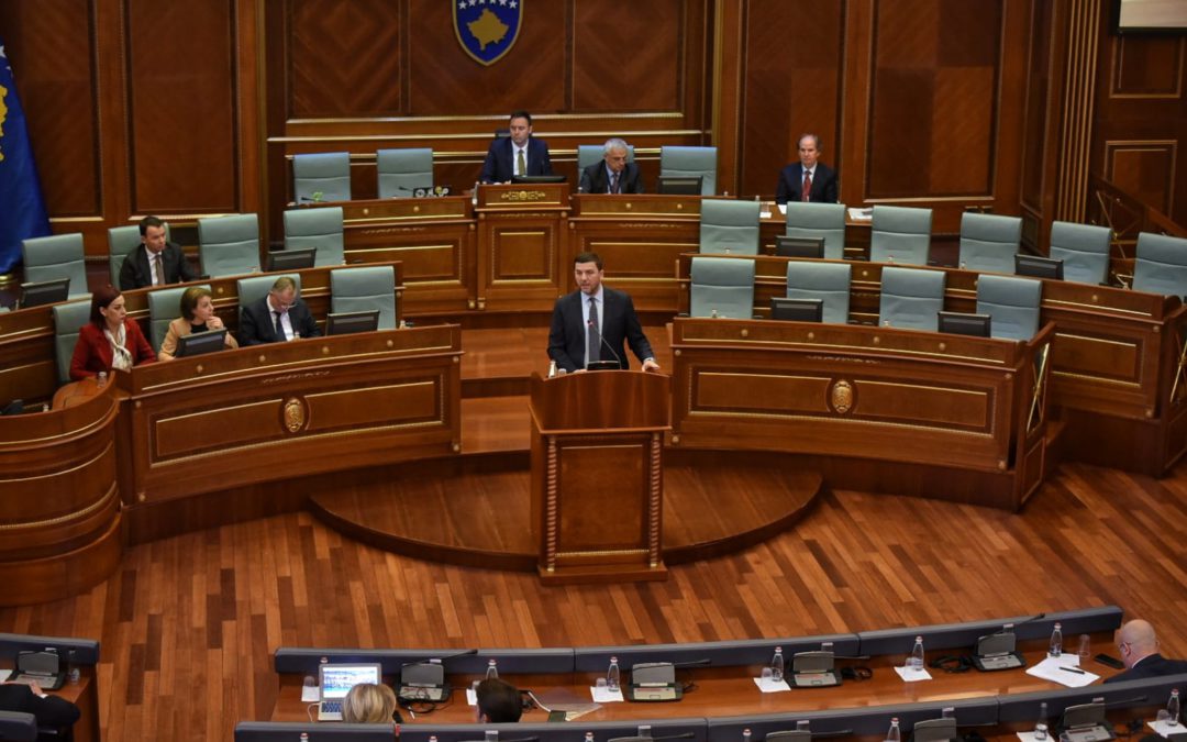 Krasniqi: Qeveria Kurti e ka pezulluar politikën e jashtme të Kosovës, kjo qasje po e izolon shtetin tonë