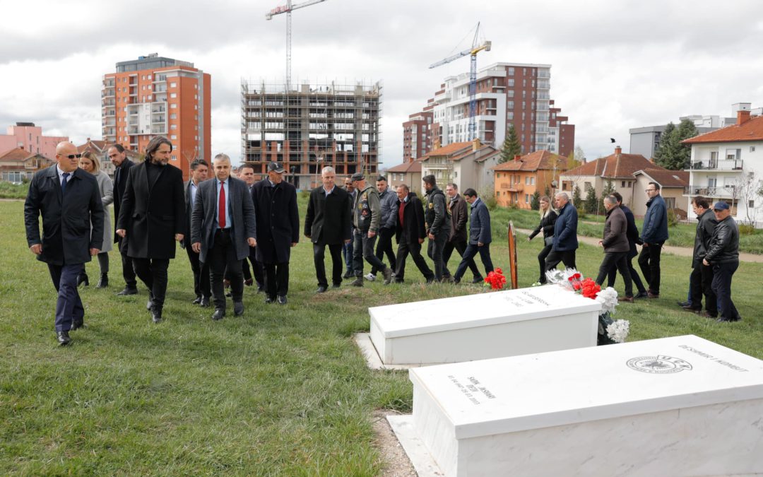 Rama: Bëhemi një me familjarët, me i kujtu dhe me i nderu dëshmorët e Prishtinës të rënë në luftën për liri