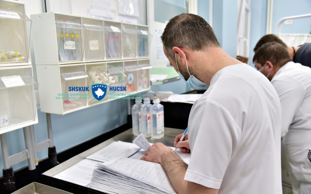 ShSKUK: Trajtohen 28 pacientë të konfirmuar me COVID-19