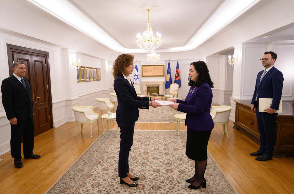 Presidentja Osmani pranoi letrat kredenciale nga ambasadorja e parë e shtetit të Izraelit, Ziv