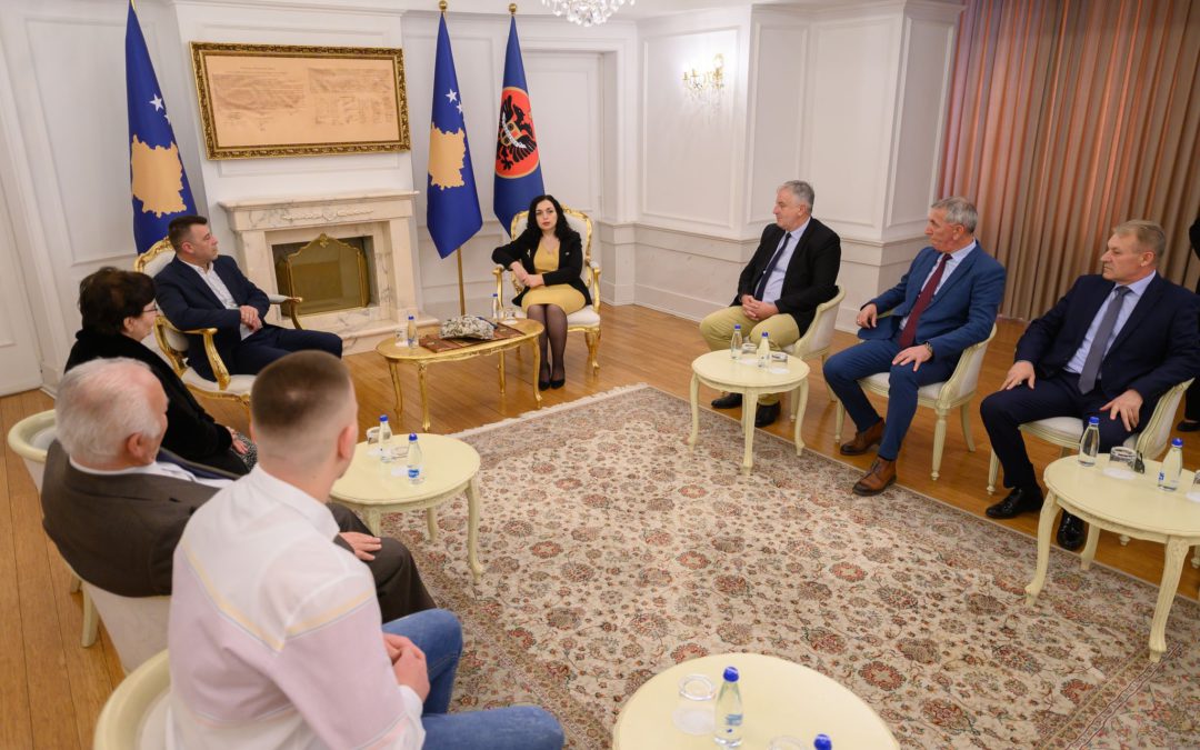 Presidentja Osmani dekoron post mortem 5 ushtarakë të Brigadës së UÇK-së 138 “Agim Ramadani”