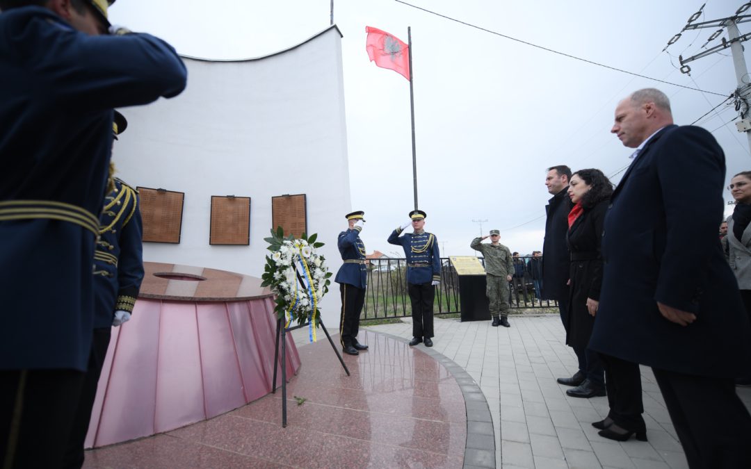 Osmani bën homazhe me rastin e 23-vjetorit të Masakrës së Poklekut dhe asaj të Çikatovës të Vjetër