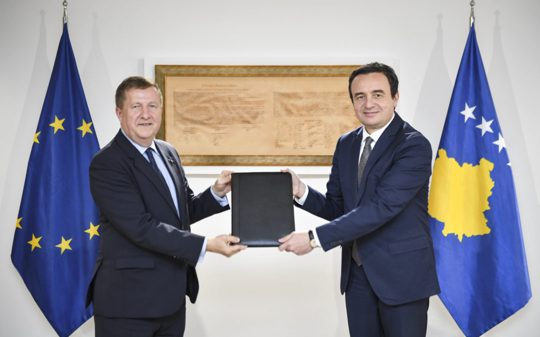 Kryeministri Kurti pranoi Raportin e Komisionit Evropian për Kosovën nga ambasadori Szunyog
