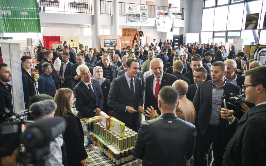 Kurti merr pjesë në hapjen solemne të panairit të produkteve vendore të Expo-Sharri në Dragash