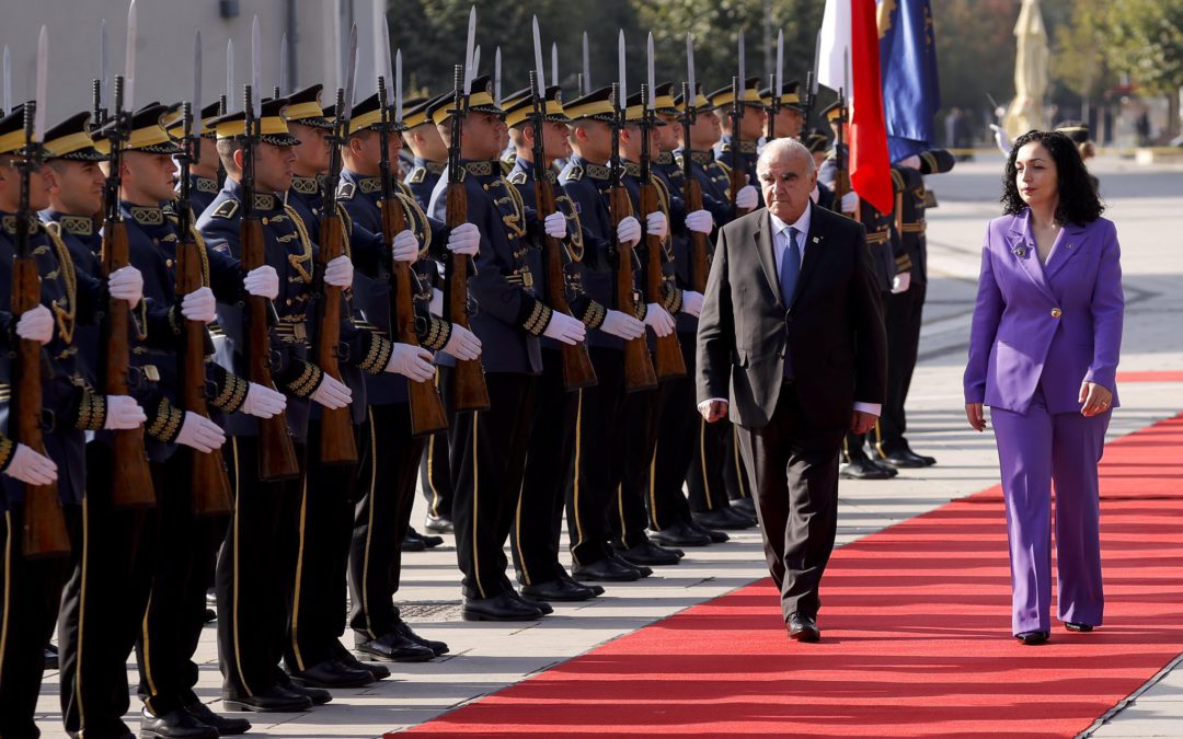 Presidentja Osmani pret me ceremoni të lartë shtetërore presidentin e Maltës, Vella