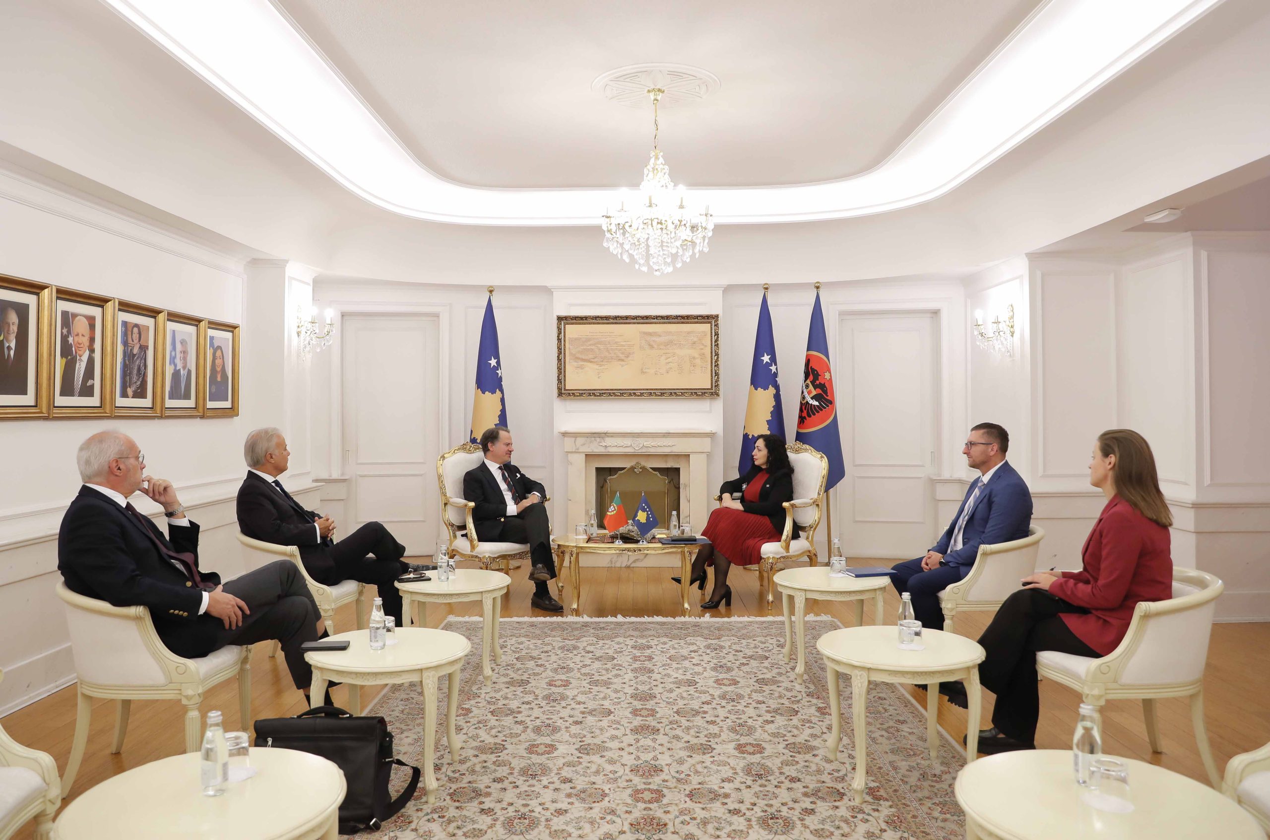 Vjosa Osmani-delegacionin e Komisionit për Politikë të Jashtme të Parlamentit të Portugali