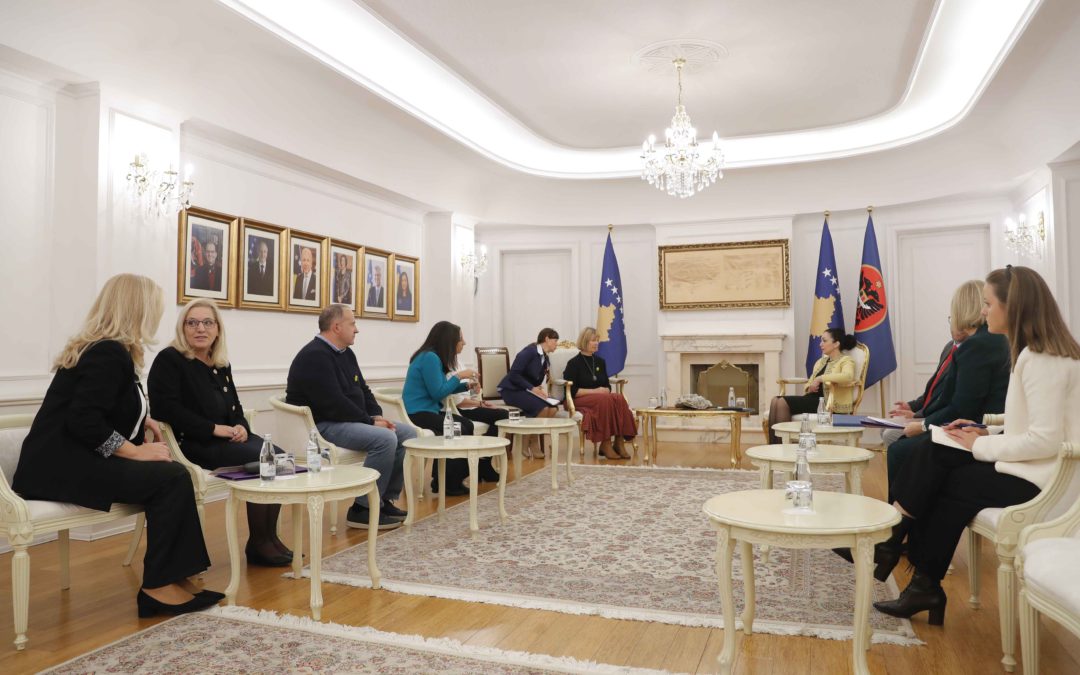 Osmani pret delegacionin e Rrjetit Global të Viktimave e të mbijetuarve të luftës nga Ukraina dhe Kolumbia