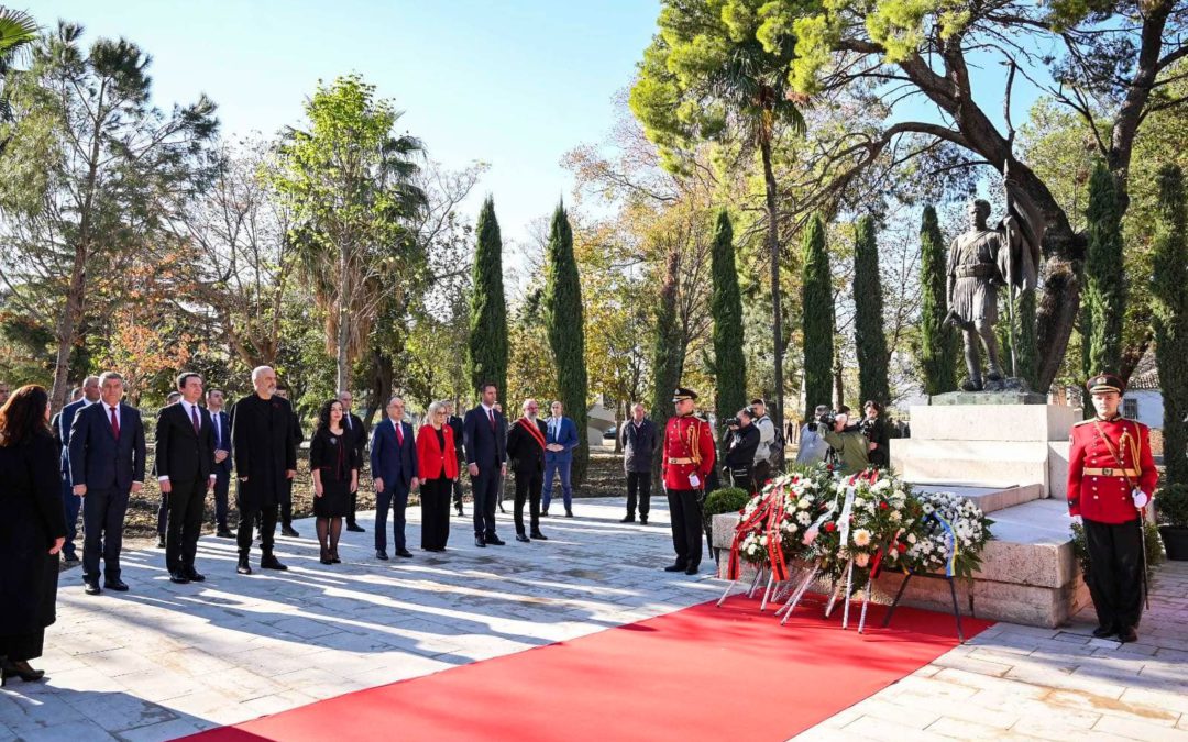 Kryeministri Kurti: Urime të gjithëve 28 Nëntori, Dita e Flamurit, le t’i gëzohemi sukseseve të secilit shqiptar