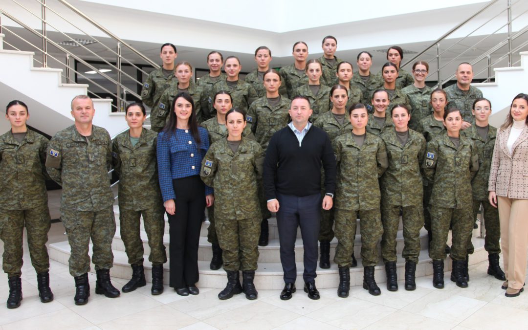 Mehaj pret në takim 25 ushtaret e reja të FSK-së