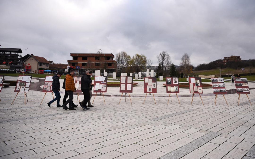 MKRS: Në Kompleksin Memorial “Adem Jashari” në Prekaz, prezantohet ekspozita “Të ndarë por të pashkëputur”