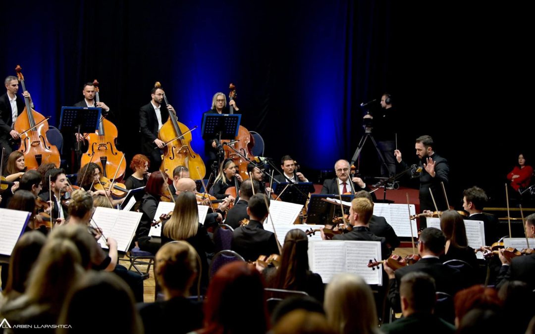 MKRS: Orkestra e Filharmonisë së Kosovës mbajti koncertin i cili solli program të veçantë për publikun