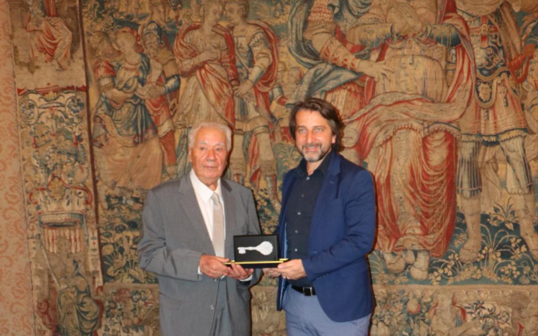 Rama dhuron çelësin e Prishtinës, Andrija Mutnjaković arkitektit të Bibliotekës Kombëtare të Kosovës
