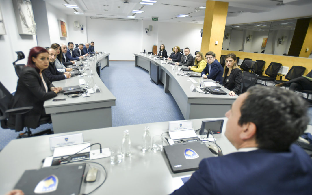 Qeveria bën thirrje serbëve të veriut të mos i braktisin institucionet e Kosovës, të cilat i shërbejnë çdonjërit pa dallim