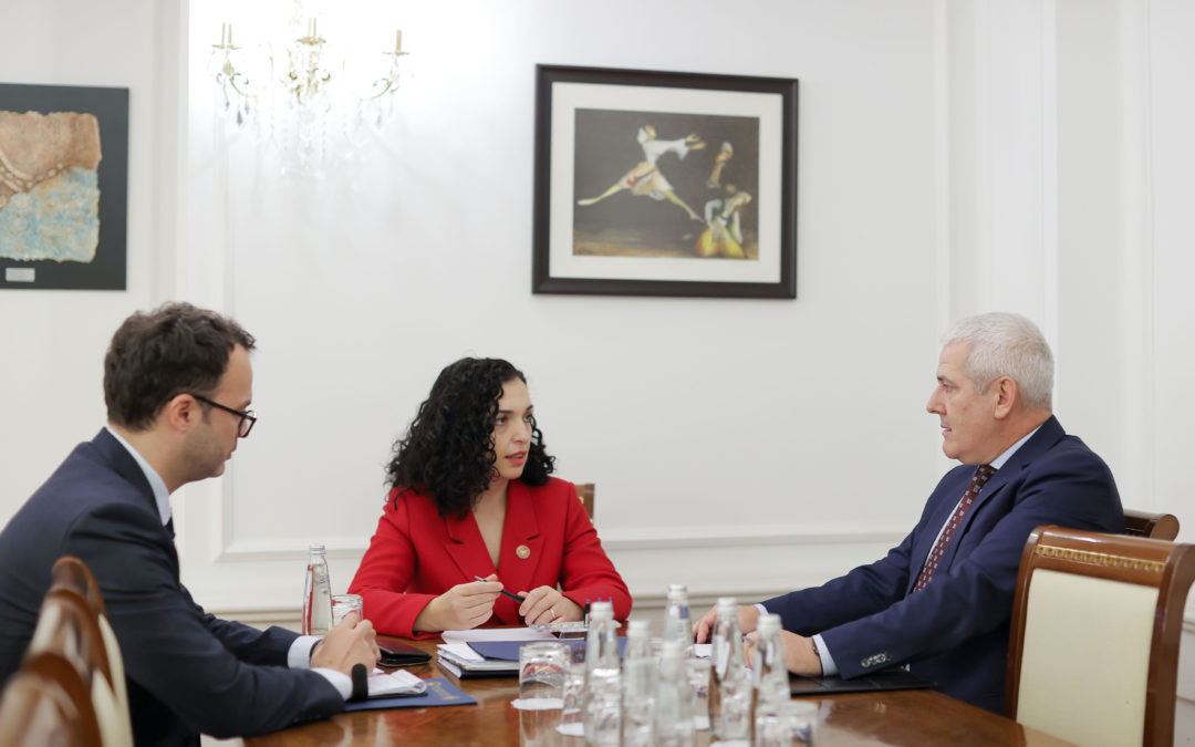 Osmani takon Sveçlën, informohet lidhur me zhvillimet e fundit në veri