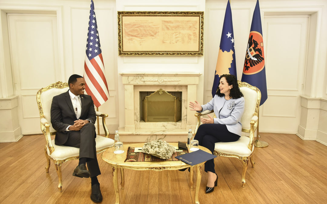 Osmani pret në takim kongresistin amerikan Torres, diskutojnë për situatën e sigurisë në Kosovë