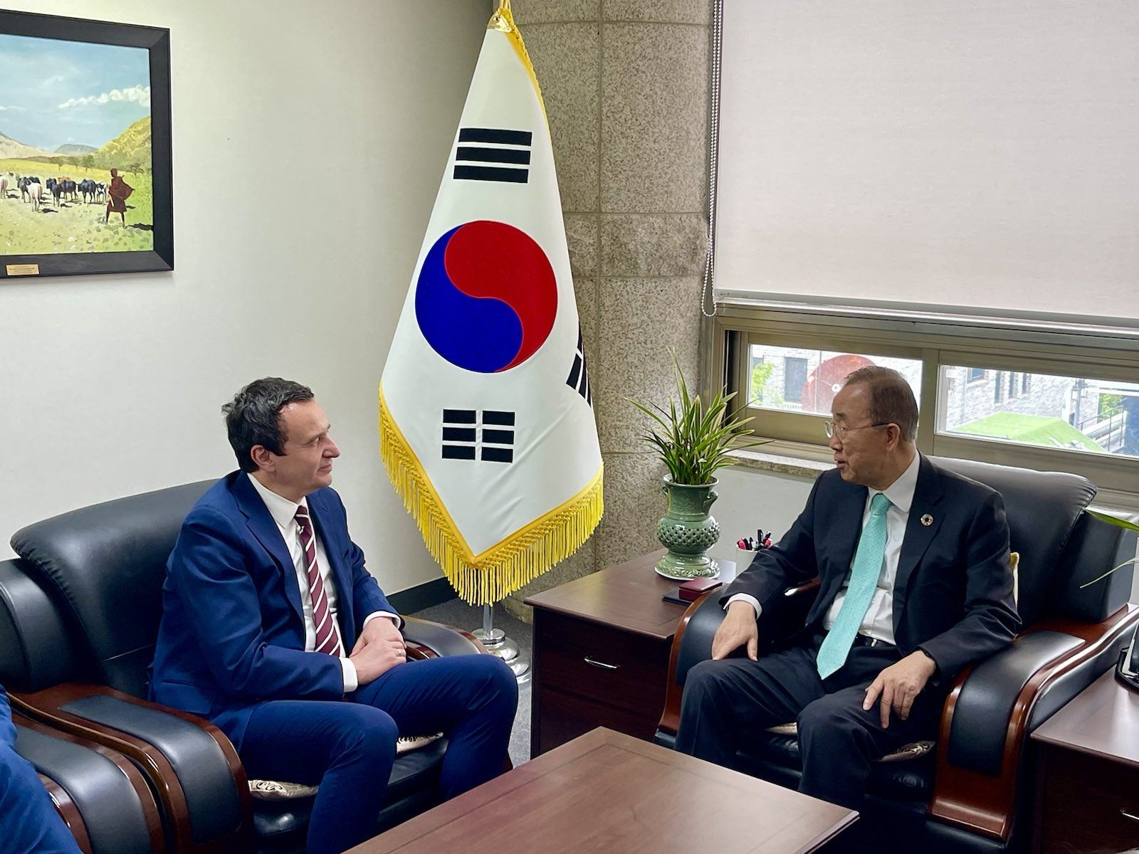 Kryeministri Kurti takon në Seul ish-sekretarin e përgjithshëm të OKB-së, Ban Ki-moon