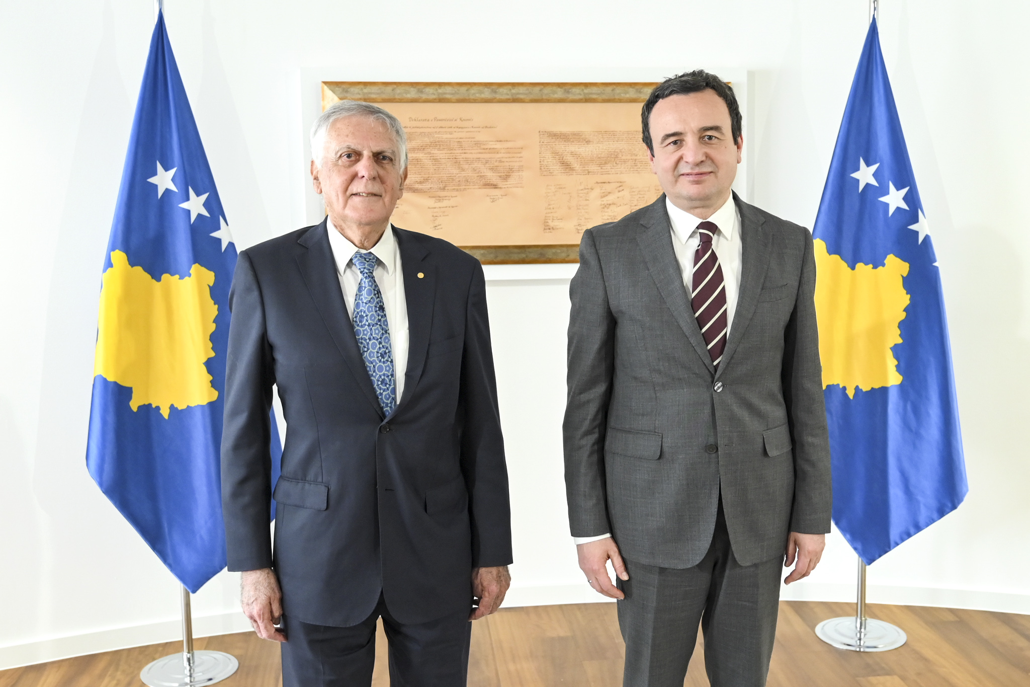 Kurti pret në takim nobelistin, Dan Shechtman