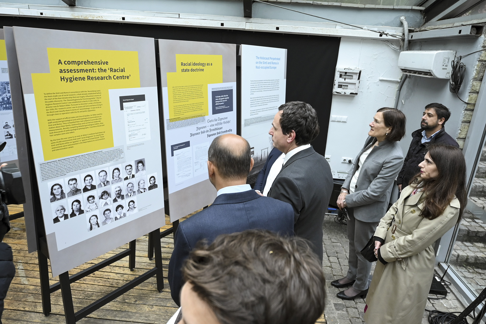 Kurti në hapjen e ekspozitës për Holokaustin kundër romëve dhe sintëve, “Never forget, “Never again”