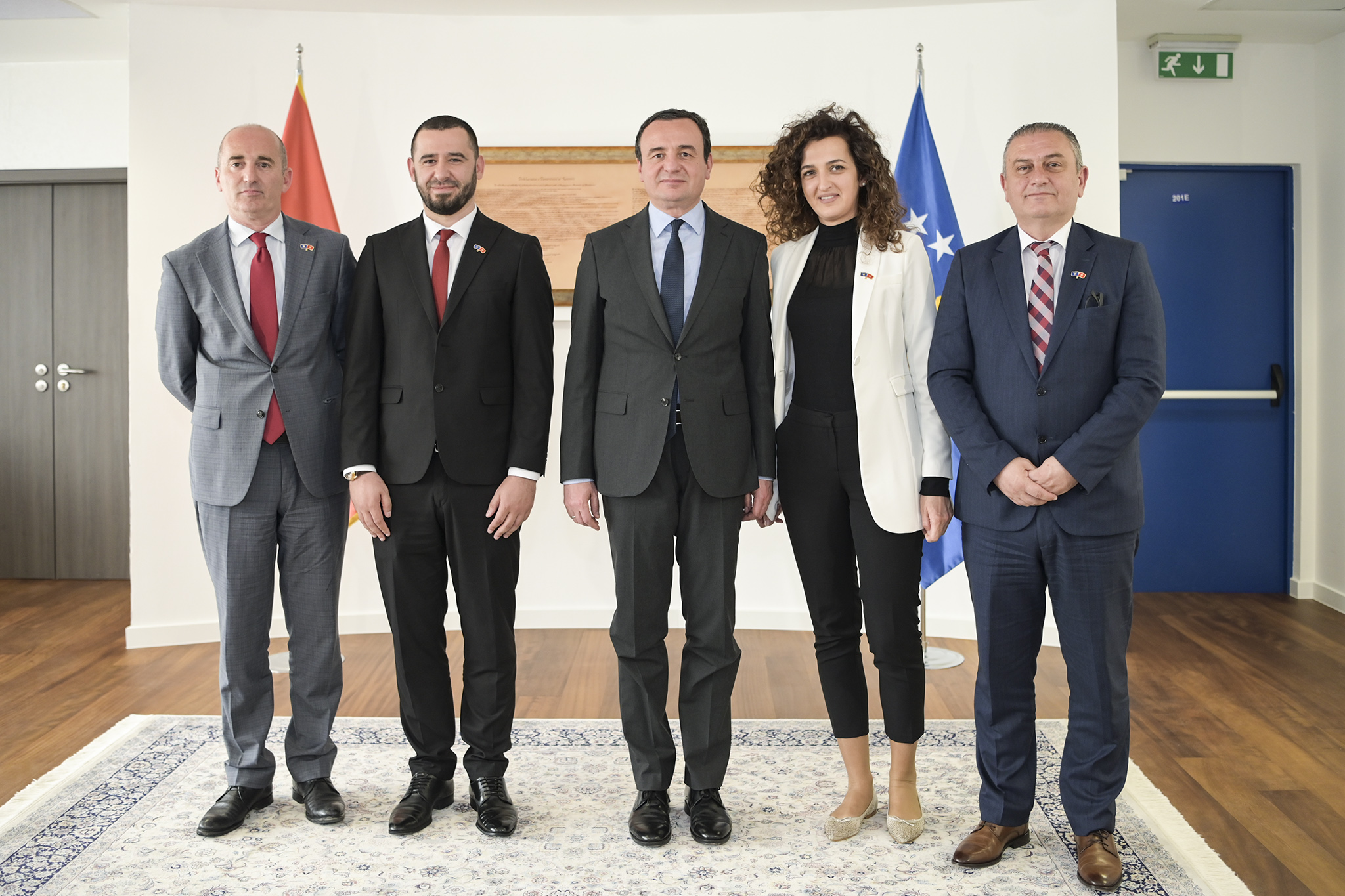 Kryeministri Kurti pret një delegacion nga Mali i Zi