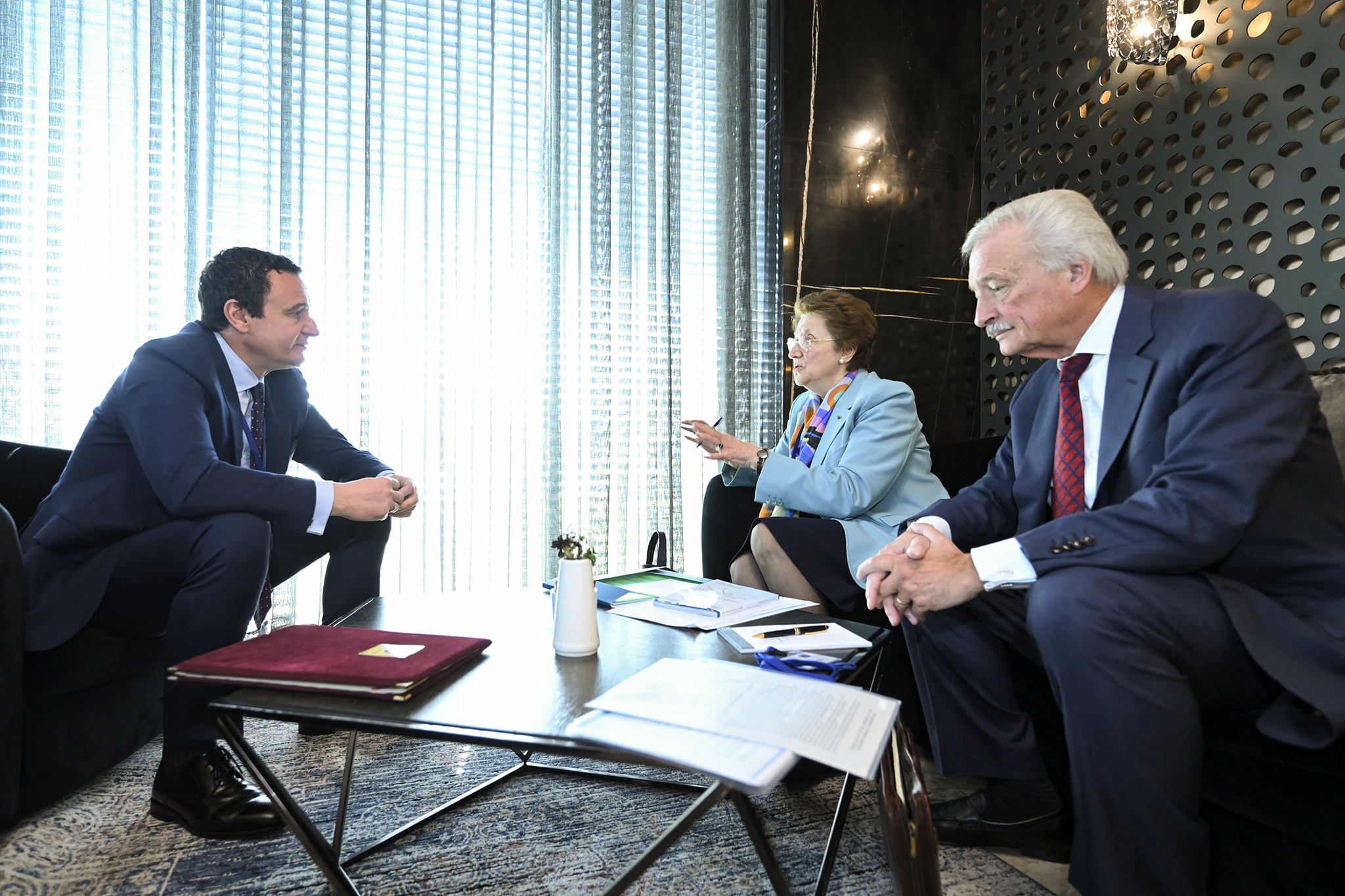 Kryeministri Kurti takon drejtuesit e Forumit Ekonomik të Vjenës