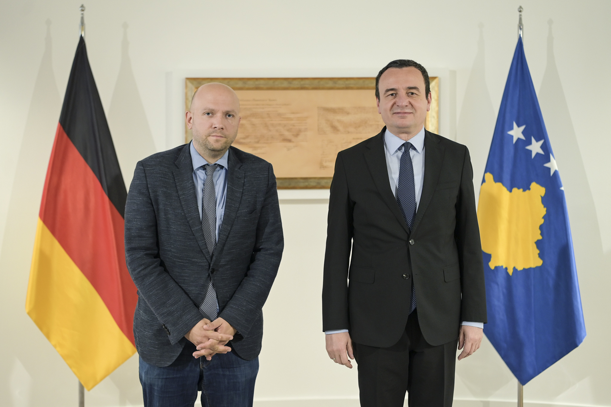 Kryeministri Kurti takon emisarin e Gjermanisë, Sarrazin, diskutojnë për procesin e pas-zgjedhjeve në komunat në veri të vendit