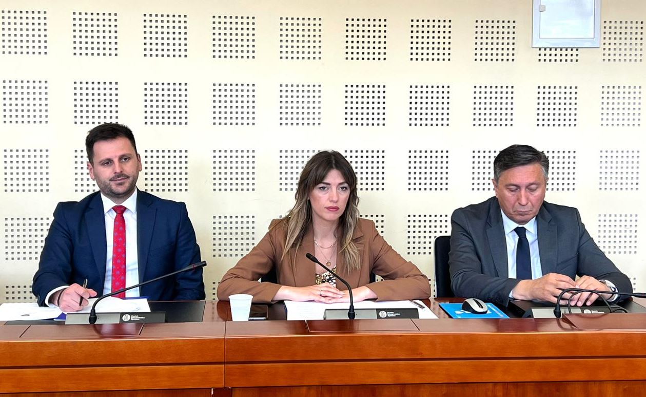Haxhiu raporton para anëtarëve të Komisionit Parlamentar për Integrime Evropiane për reformat në drejtësi