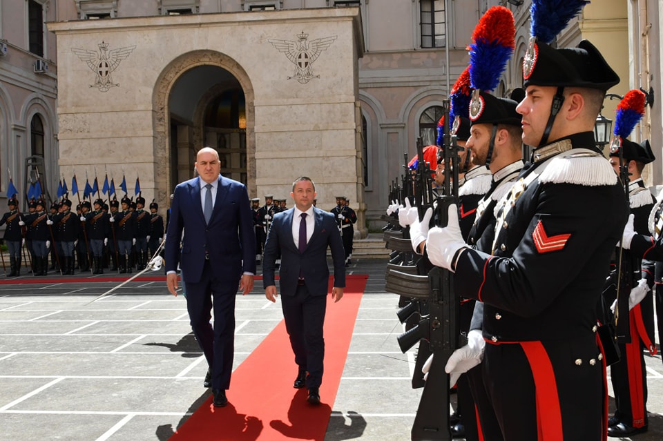 Mehaj dhe Crosetto diskutojnë rreth bashkëpunimit në fushën e mbrojtjes dhe trajnimit të ushtarakëve të FSK-së