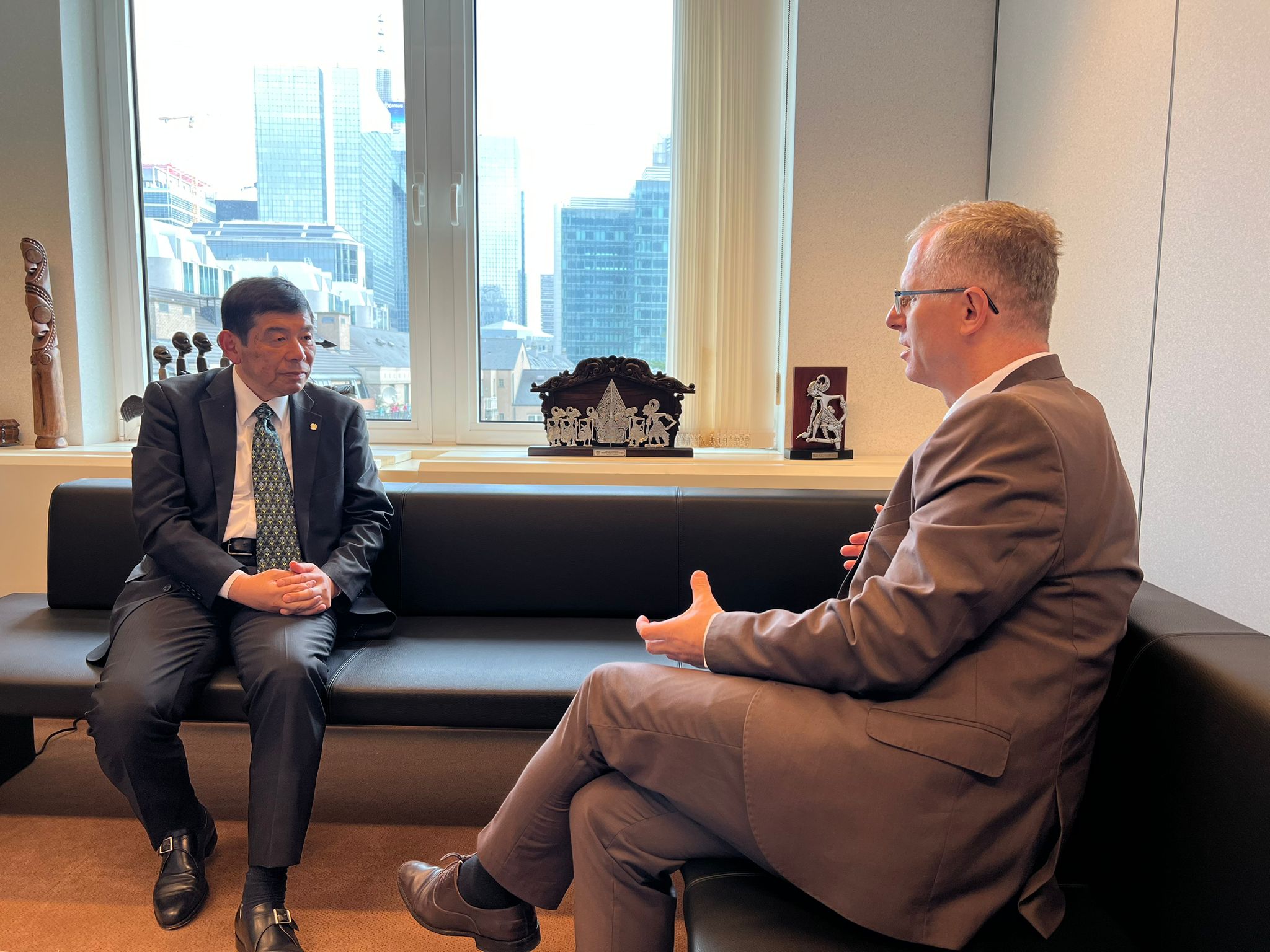 Bislimi pritet në takim nga sekretari i përgjithshëm i Organizatës Botërore të Doganave, Mikuriya