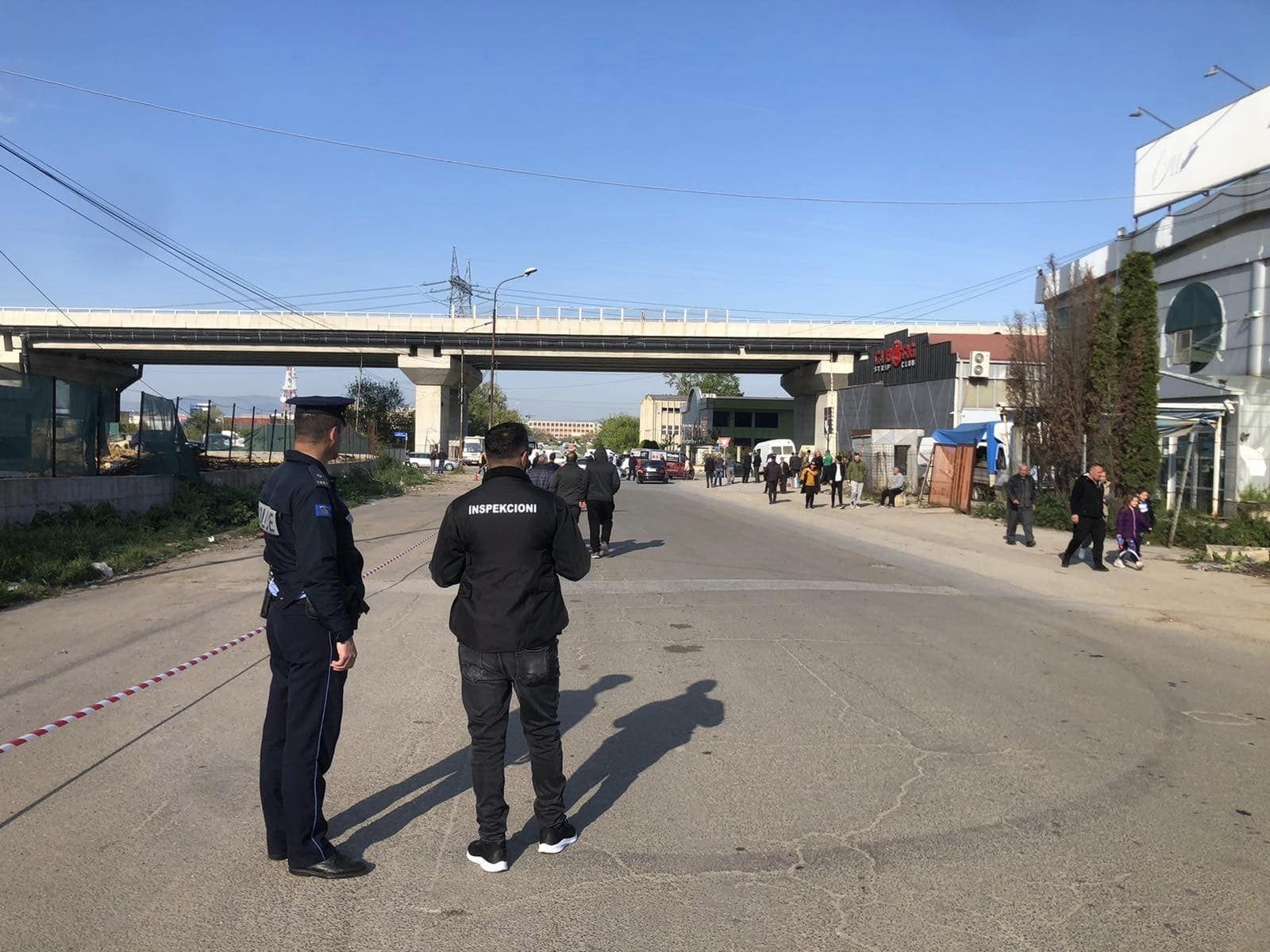 Drejtoria e Inspekcionit- Komuna e Prishtinës liron hapësirat publike në rrugët në afërsi të Tregut të veturave