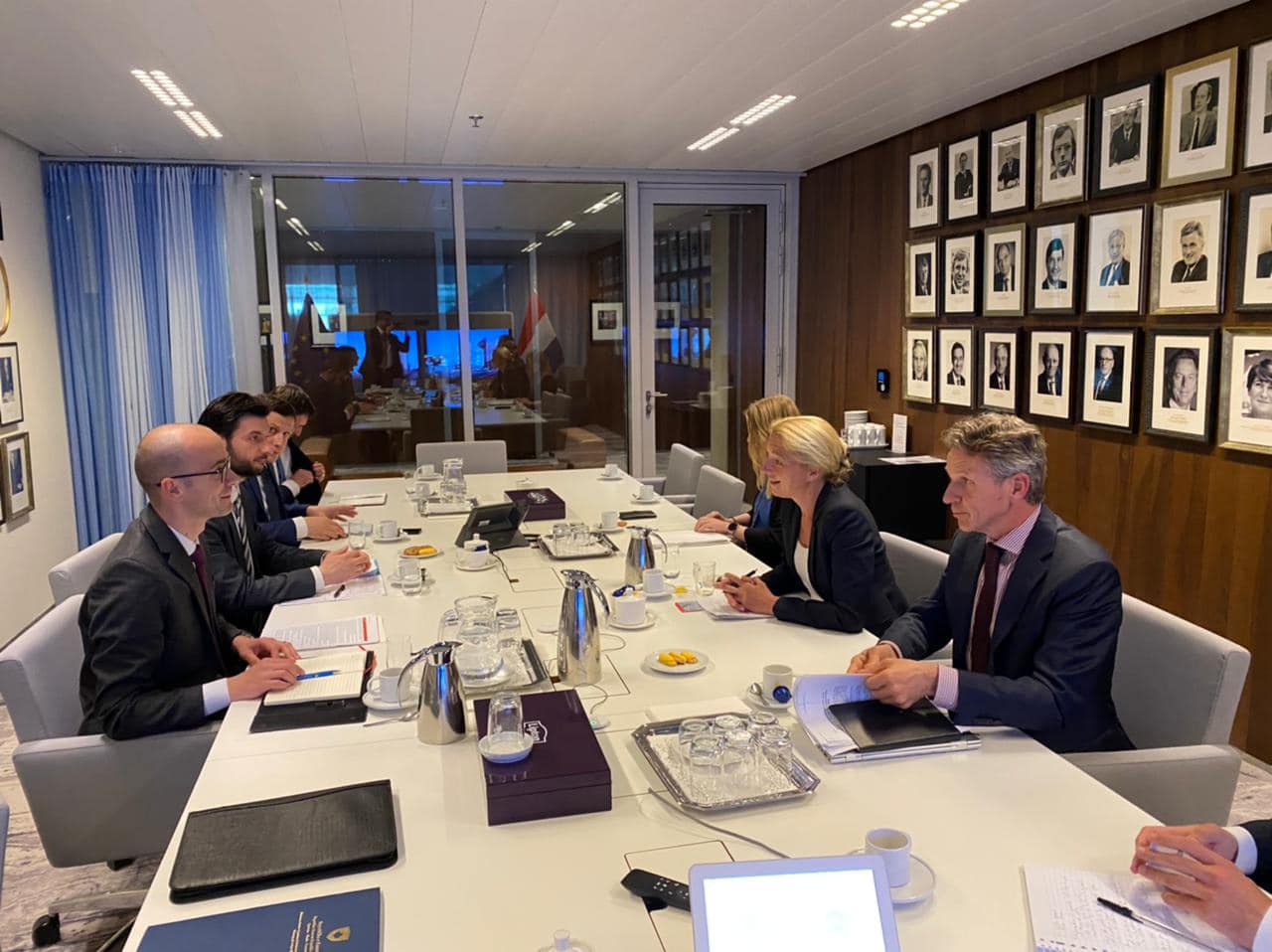 Mbahen konsultimet politike mes MPJD së Kosovës dhe MPJ të Mbretërisë së Holandës